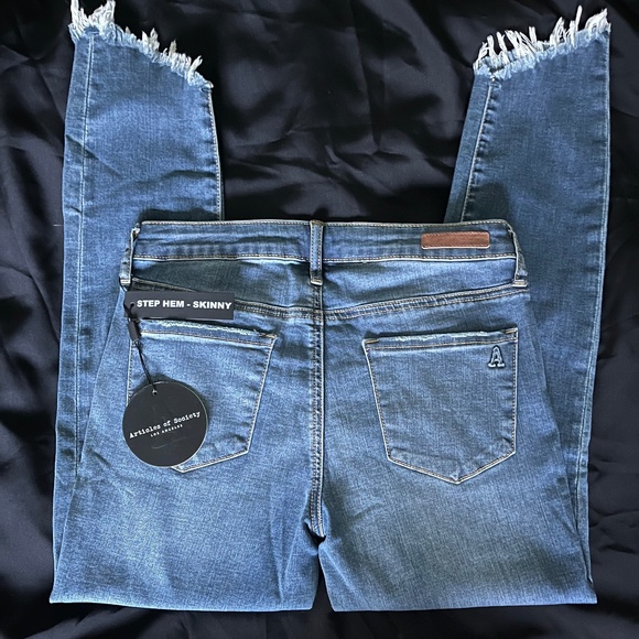 Articles of Society Skinny Jeans Ripped & Ragged Hem Size 26 NWT - Picture 3 of 11